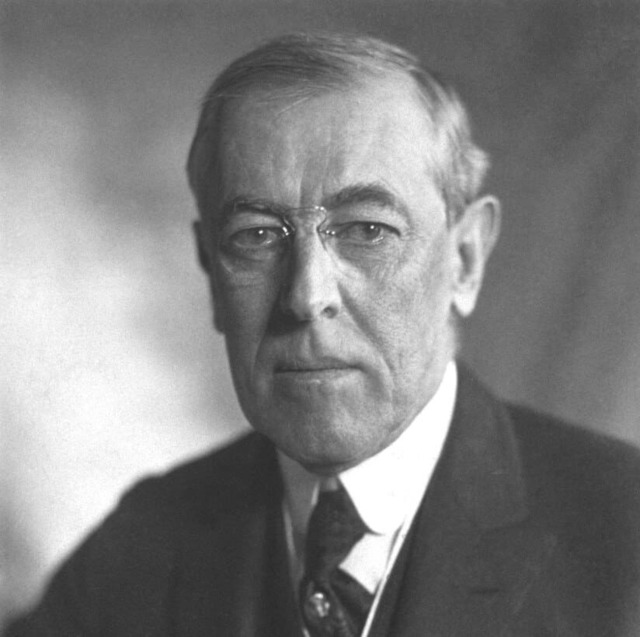 Thomas_Woodrow_Wilson_Harris__Ewing_bw_photo_portrait_1919.jpg